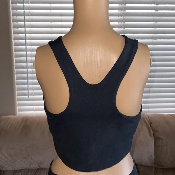 Like New Black Athleta Conscious Crop Top - Picture 3 of 6